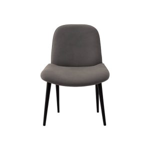 Silla clásica de madera con reposabrazos