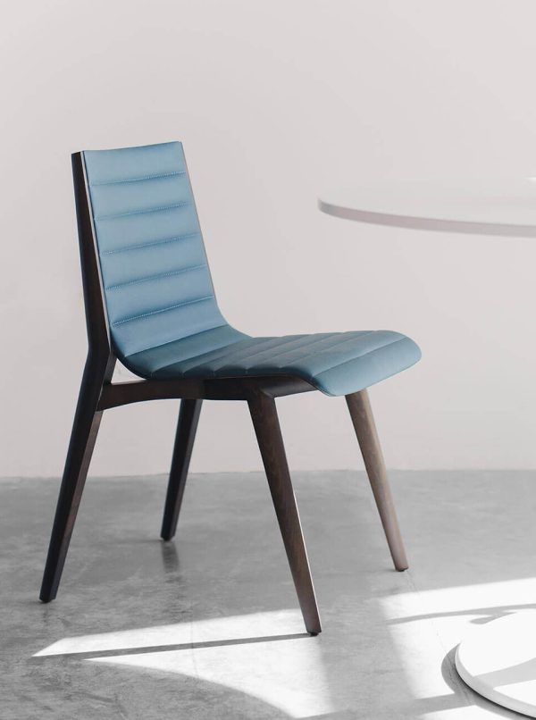 Silla de oficina elegante con diseño ergonómico - Imagen 4