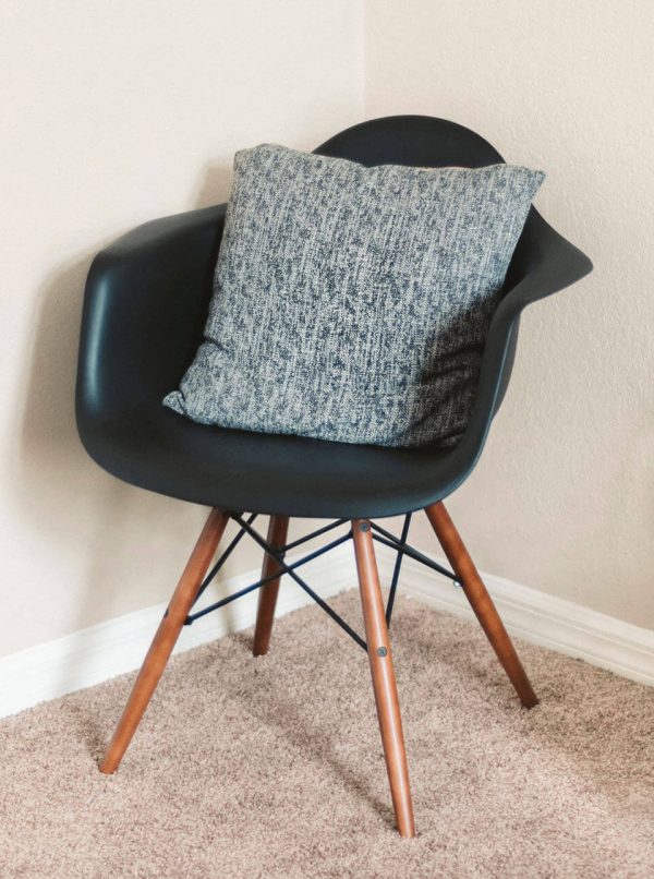 Silla clasica de madera con reposabrazos - Imagen 4